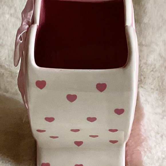 Burton & Burton Heart-Shaped Vase - Picture 2 of 4